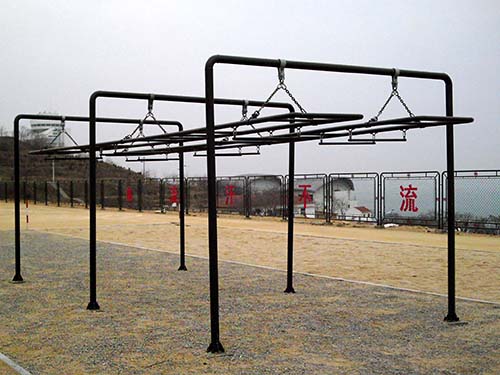 北京400米渡海登训练器材｜晃动横梯